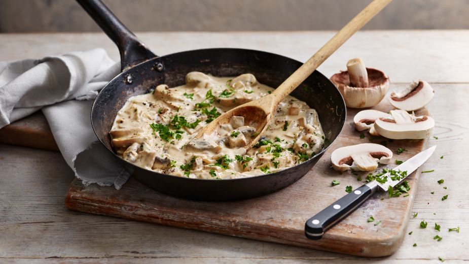 creamymushroomsauce 1308 16x9 fa0c066d